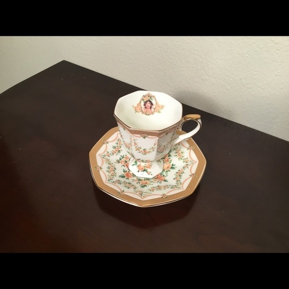 Avon EXCLUSIVE LUXURY VINTAGE TEA CUP 1994 - Picture 2 of 7